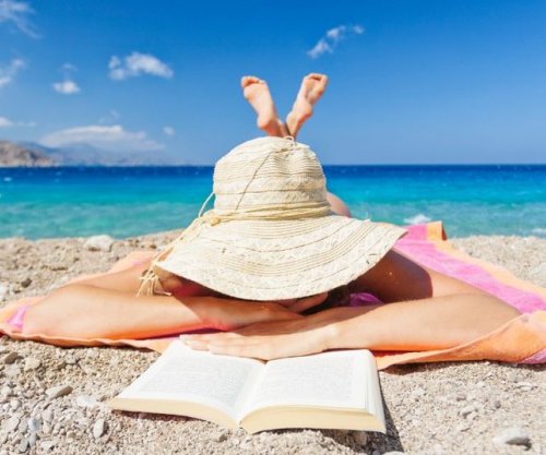 Temperaturat e larta, dermatologia këshillon oraret kur të bëni plazh