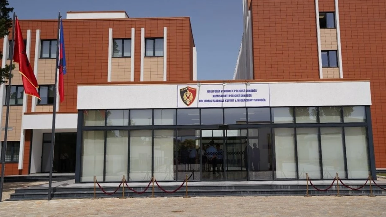 Sherri me thika në Poliklinikën e Shkodrës, arrestohen babë e bir për plagosjen e 32-vjeçarit
