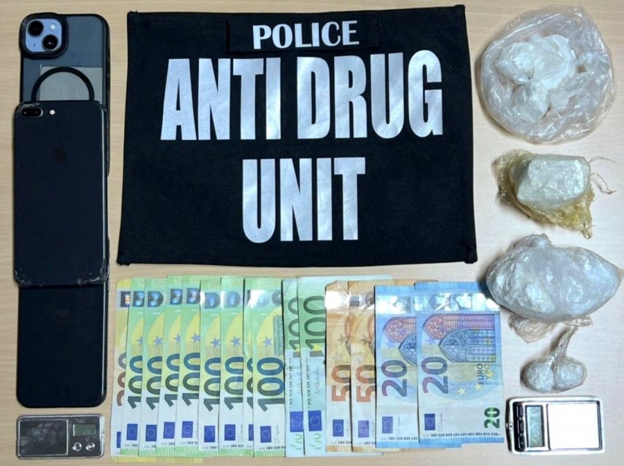 Operacion antidrogë në Prishtinë - arrestohen dy persona e konfiskohen rreth 150 gramë kokainë