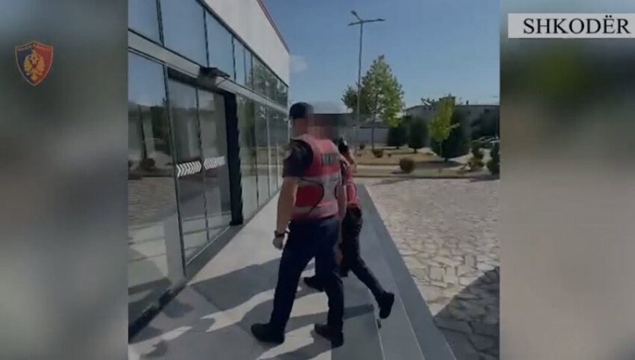 Arrestohet 21-vjeçari në Shkodër, iu gjetën armë e municion në banesë