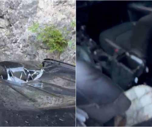 Theth, guri i shkëputur nga mali bie mbi veturën me turistë
