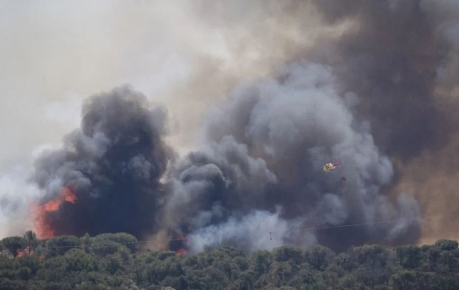 Zjarret, thatësira dhe stuhitë godasin Evropën