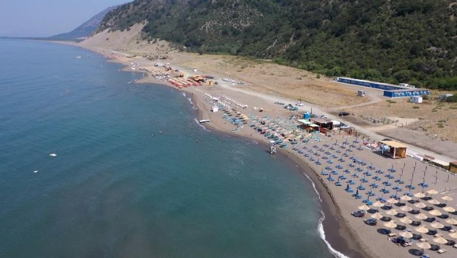 Panik në Shëngjin - nënë e bir rrezikojnë mbytjen, shpëtohen në momentin e fundit