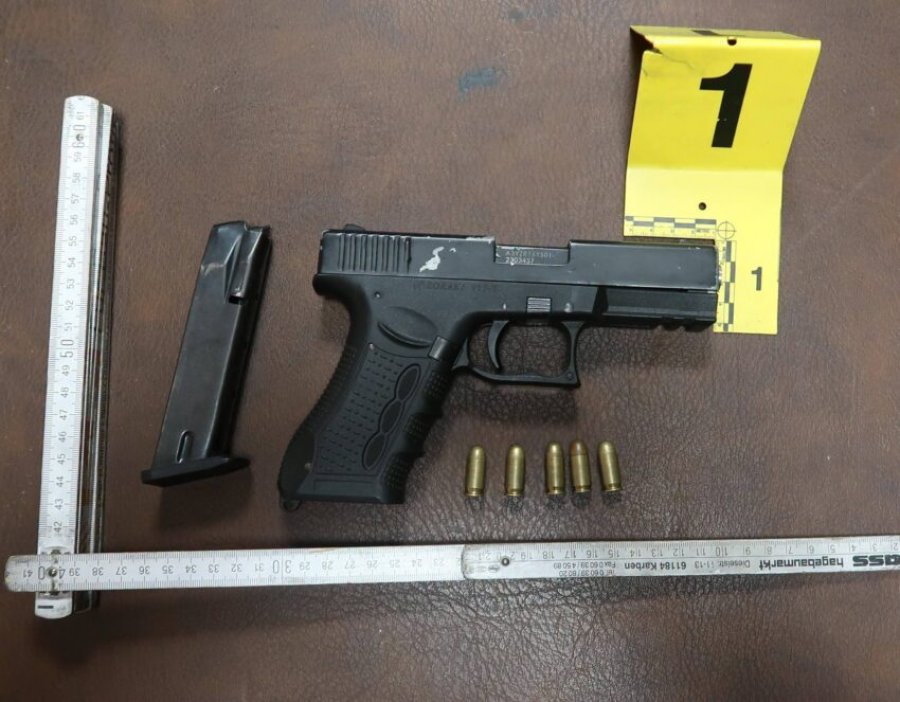 Të shtënat në gazmende familjare vënë në alarm Policinë, katër armë konfiskohen në Prizren