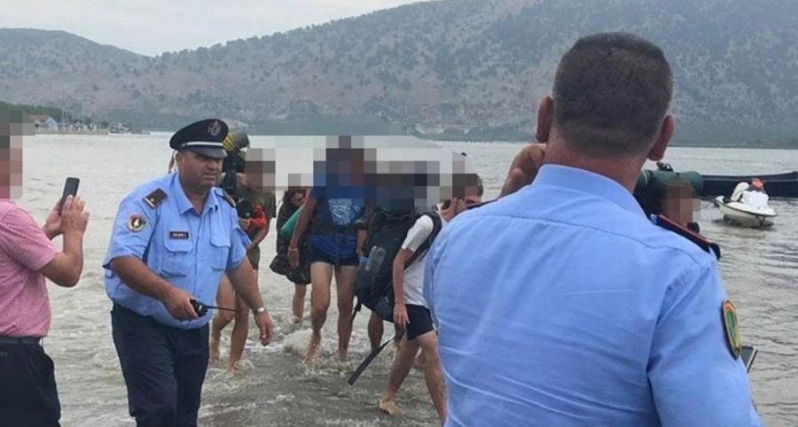 Apeli i Policisë në Shqipëri: Mos dilni në det, pritet përkeqësim i motit