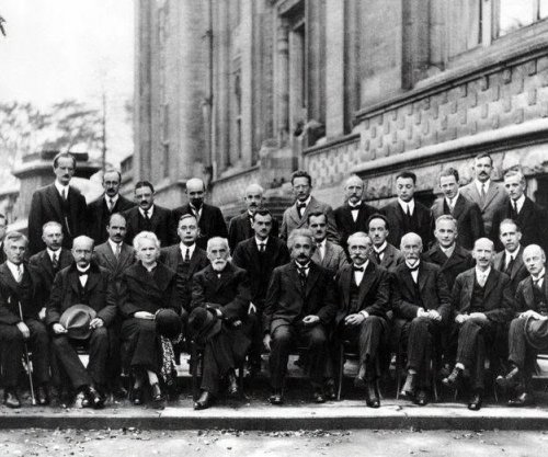 Konferenca historike Solvay e vitit 1927 mblodhi 17 fitues të çmimit Nobel në Fizikë