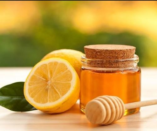Maska me limon dhe mjaltë largon njollat në fytyrë