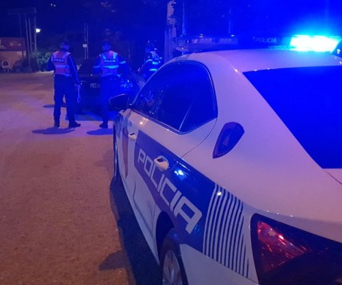 Të shtëna me armë zjarri në Laç të Shqipërisë, plagoset 22-vjeçari