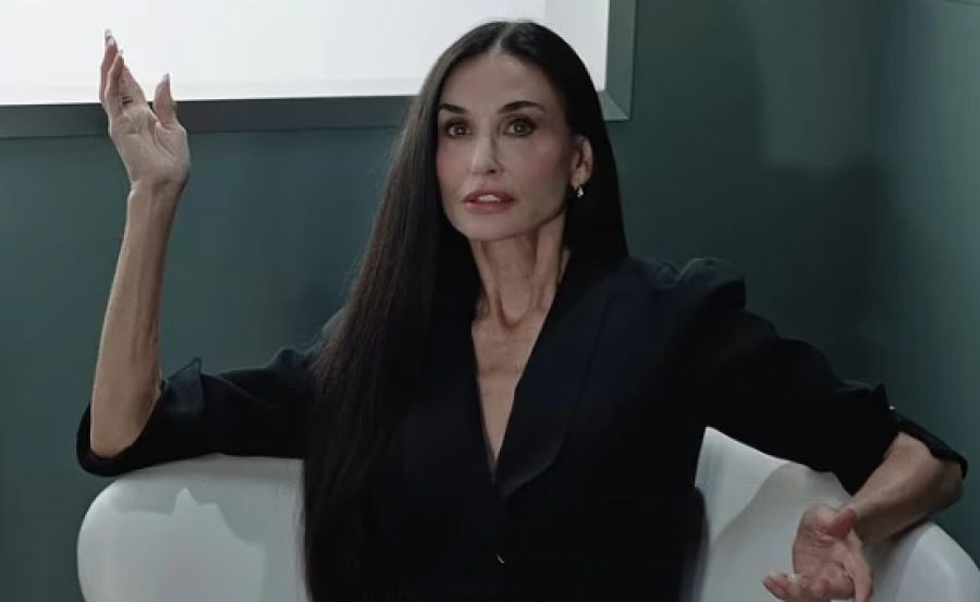 Demi Moore surprizon me paraqitjen në videoklipin e ri të Katseye, rikthehet pas gati tri dekadash