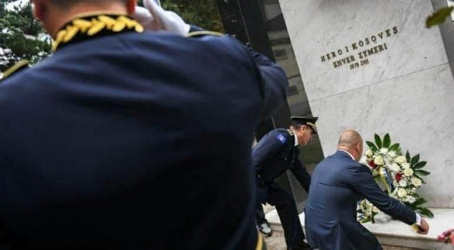 Haradinaj përkujton heroin Enver Zymeri: Sakrifica e tij mbetet themel i shtetit të Kosovës