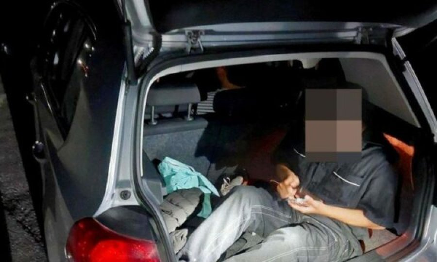 Shqiptari ndalohet në Gjermani, dyshohet për kontrabandë migrantësh, 15-vjeçari u gjet në bagazh