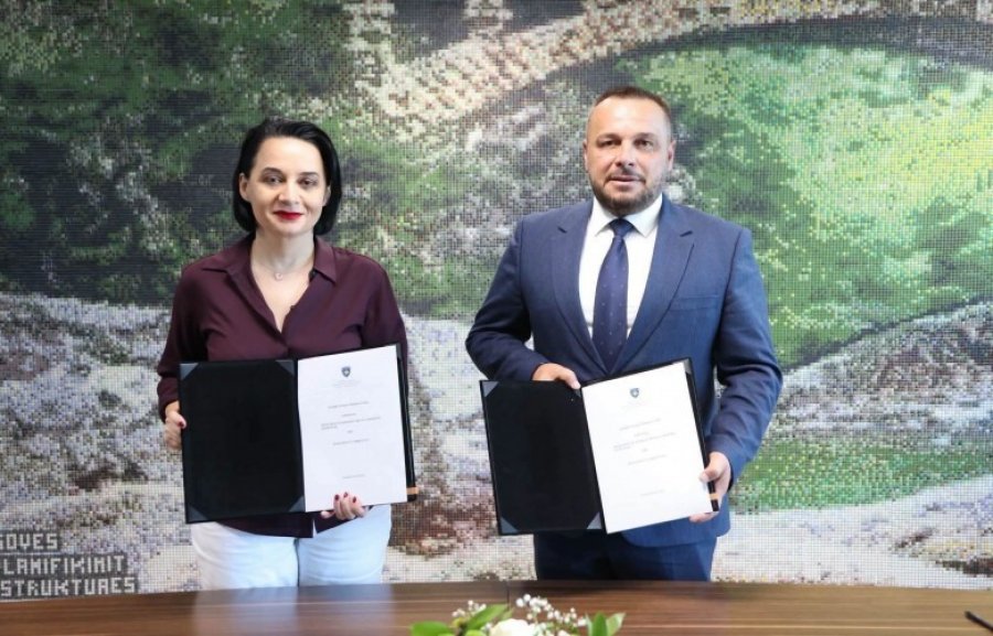 Pacolli dhe Maqedonci nënshkruajnë marrëveshje për mbrojtjen e mjedisit