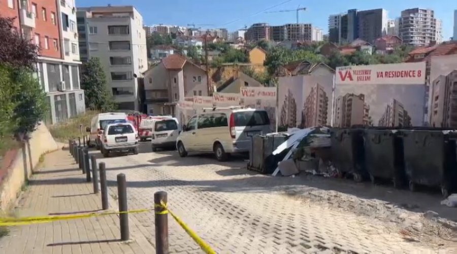 Rrëzohet një vinç në një punishte në “Lagjen e Spitalit” në Prishtinë, raportohet për të lënduar