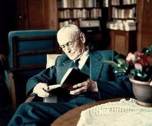Hermann Hesse: “Ai që di të dashurojë është i lumtur” – filozofia e një jete me kuptim