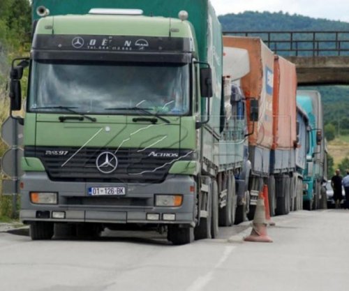 Nesër kufizohet qarkullimi i kamionëve mbi 20 tonë në autoudhë