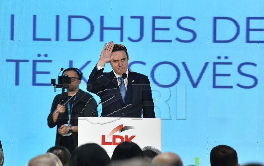 LIVE | Kuvendi i jashtëzakonshëm i LDK-së, Abdixhiku nis fjalimin: Asnjë vendim nuk e kam marrë për veten, por për LDK-në