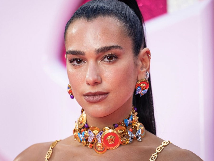 Dua Lipa rikthehet në Prishtinë për “Sunny Hill” - publikon pjatën me pite, speca dhe ajvar