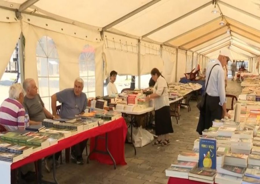 Në Prizren po mbahet edicioni i 18-të i panairit të librit