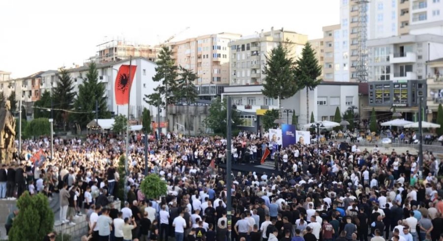 Midis historisë dhe liderit: Si vendoset vota në Kosovë?