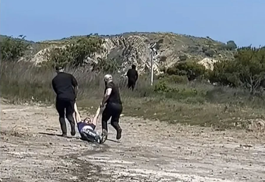 Gjykata e Vlorës lë në burg rojën private, që dhunoi protestuesin në Zvërnec