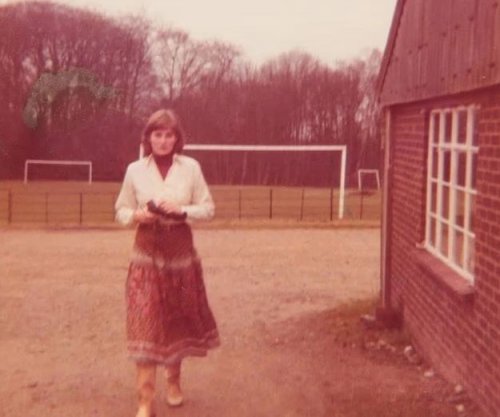 Fotografi të rralla të Princeshës Diana nga vitet e shkollës dalin në dritë pas dekadash