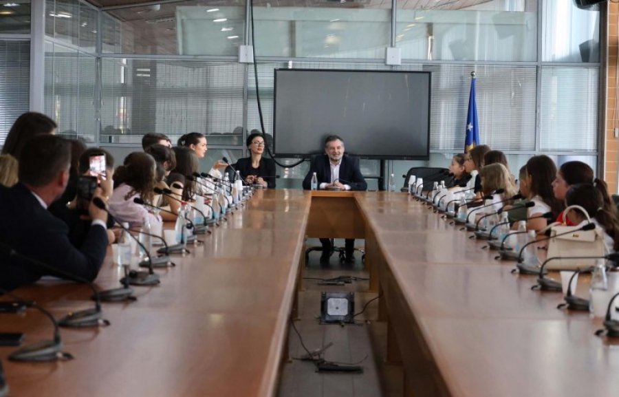 Çeku priti nxënësit që përfaqësojnë Kosovën në festivalin e Stambollit