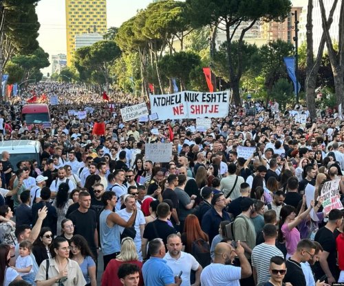 NY Times raporton për protestat në mbrojtje të Zvërnecit: Po shtohen kundër projektit të lidhur me dhëndrin e Trumpit