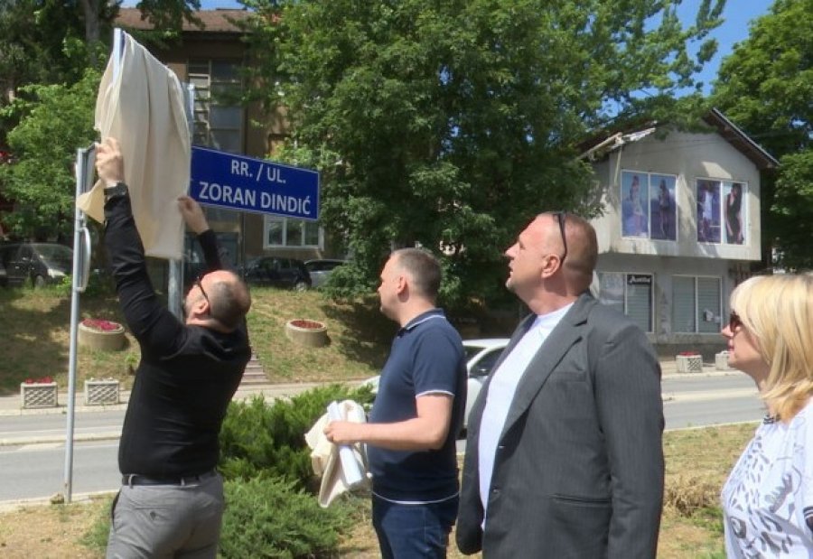 Mbulohen tabelat me emrat e rrugëve, që u vendosën nga ministrja Pacolli në Mitrovicën e Veriut