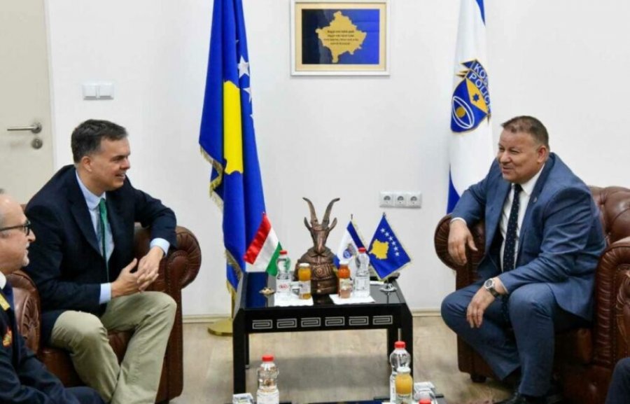 Policia e Kosovës dhe Hungaria diskutojnë forcimin e bashkëpunimit në fushën e sigurisë