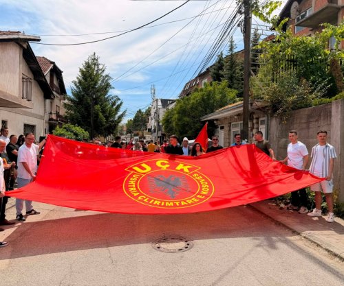 “Gjuha shqipe nuk negociohet”, studentët protestojnë para ambasadës së Maqedonisë së Veriut në Kosovë