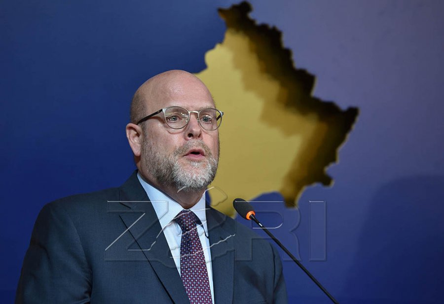 Hovenieri mesazh politikanëve: Lini anash dallimet për të mirën e Kosovës