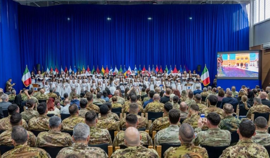 Përmes muzikës dhe vallëzimit, KFOR-i italian promovon paqen në Kosovë