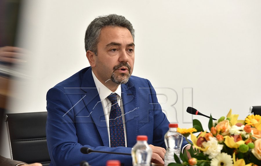 Votimi me dokumente të skaduara e probleme të tjera teknike, Radoniqi jep detaje për ecurinë e zgjedhjeve