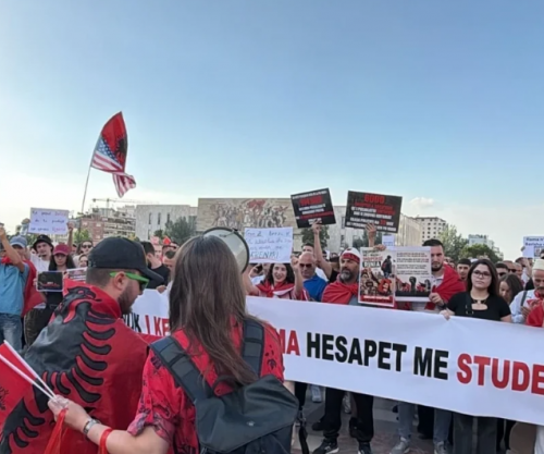 Dita e nëntë e protestës për Zvërnecin, qytetarët grumbullohen para Kryeministrisë