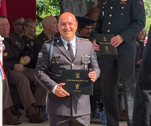 Nënkoloneli i FSK-së diplomon me sukses superior në SHBA