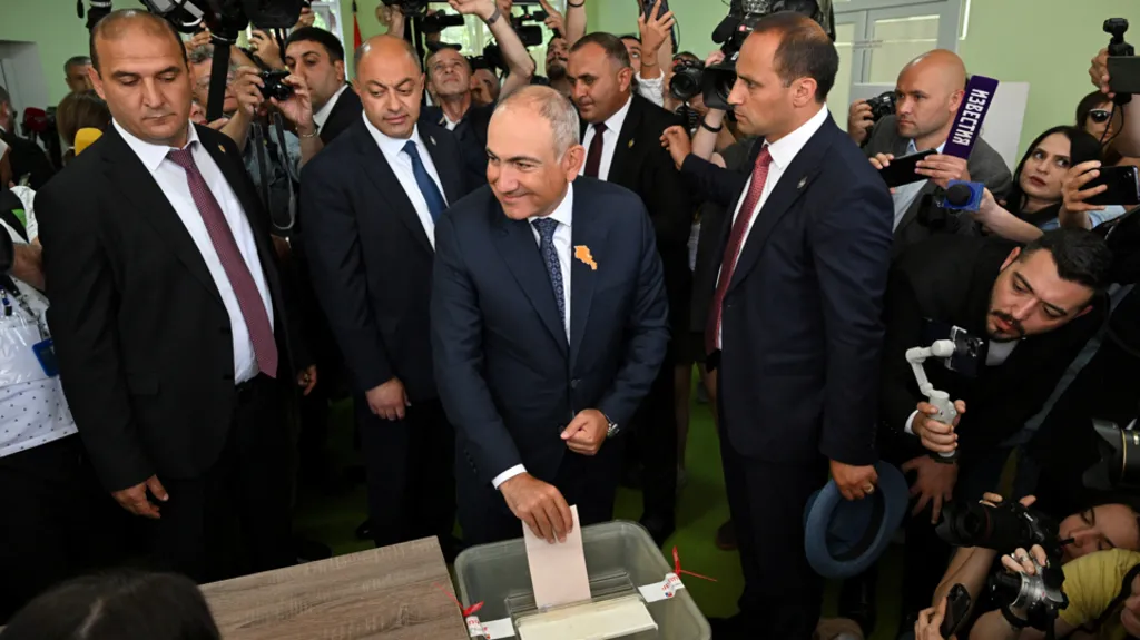 Qeveria properëndimore e Armenisë fiton zgjedhjet, pavarësisht nga presioni rus