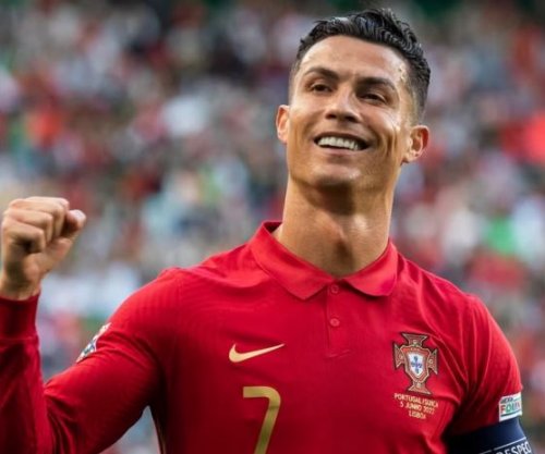 Ronaldo merr flamurin e Portugalisë nga presidenti, gati për Kupën e Botës