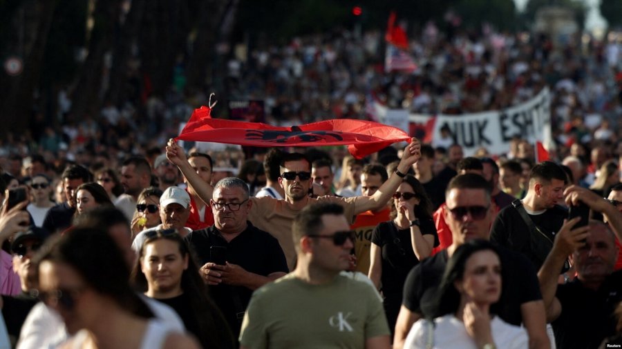 Rama sfidon protestat, nuk heq dorë nga resorti i Kushnerit