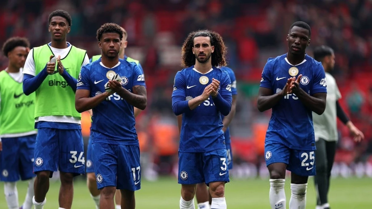 Chelsea synon një qendërmbrojtës dhe një sulmues si transferimet e para në epokën e Xabi Alonsos
