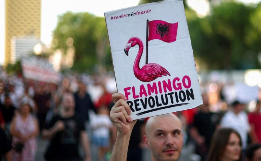 “Revolucioni i flamingove” përplas Ramën me Iranin