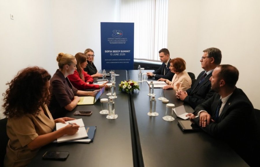 Haxhiu takon presidenten e Maqedonisë së Veriut në Sofje