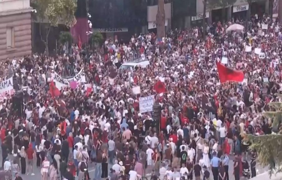 Planet për ndërtimet në Zvërnec, protesta në Tiranë hyn në ditën e 11-të