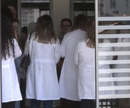 Specializimi i farmacistëve në biokimi, protestohet para Ministrisë së Shëndetësisë