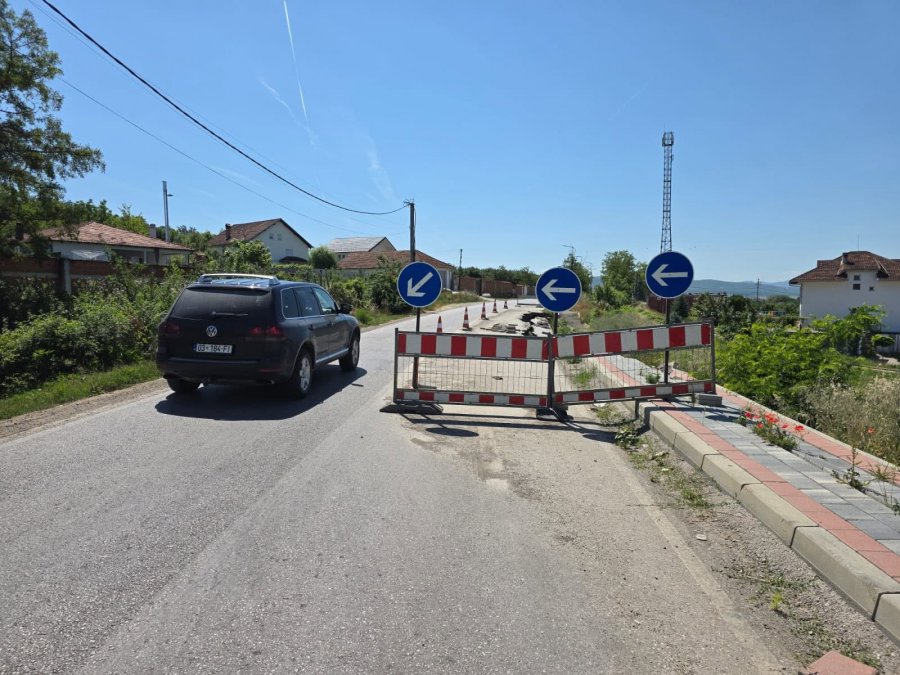 Ministria thotë se ka nis punimet për stabilizimin e rrëshqitjes së dheut në rrugën Klinë–Gurrakoc