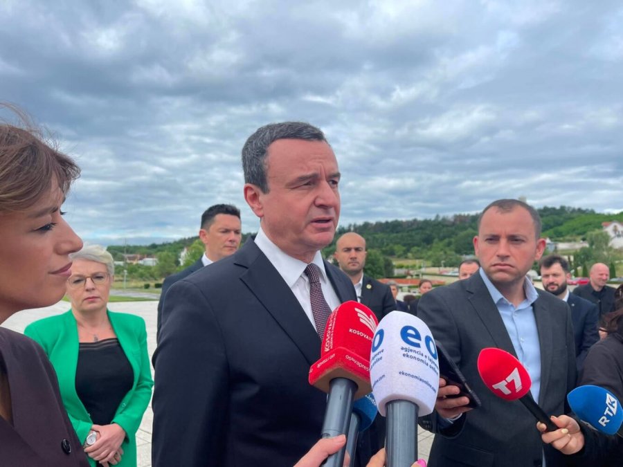 Kurti bën homazhe në Prekaz: Jasharët, themel i historisë moderne të Kosovës