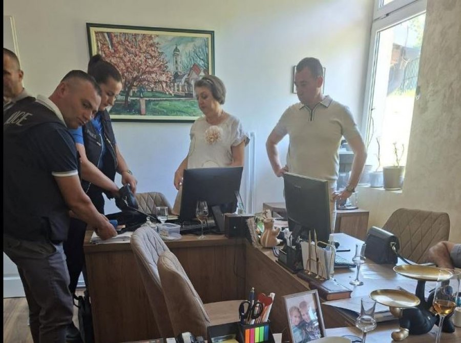 Arrestohen dy drejtorë të shkollave paralele serbe në Kamenicë