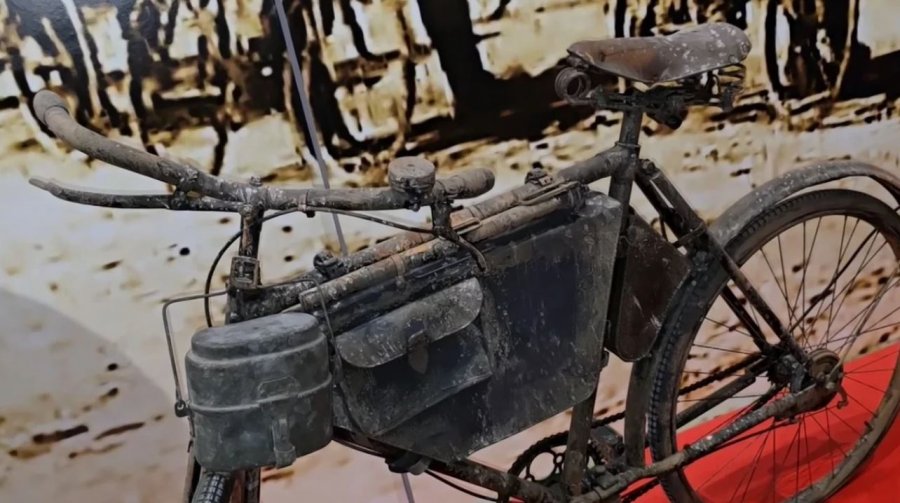 Koleksion i rrallë në Durrës, armë dhe objekte të tjera historike nga një emigrant i pasionuar në SHBA
