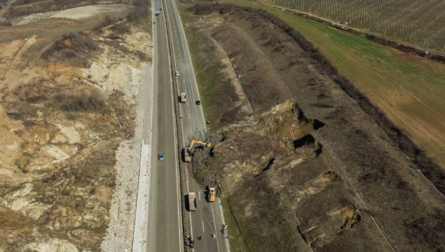 Rrëshqitja e dheut në autostradë, kërkohet llogari nga shteti për aksidentet vdekjeprurëse