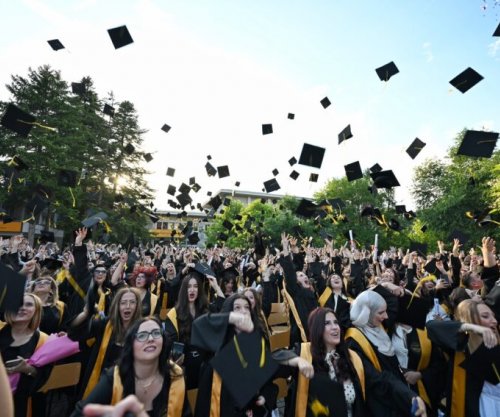  Kurti mori pjesë në ceremoninë e diplomimit të 420 studentëve në Universitetin “Ukshin Hoti”, në Prizren