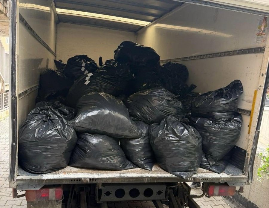 Dogana e Kosovës sekuestron rroba të falsifikuara në vlerë mbi 81 mijë euro